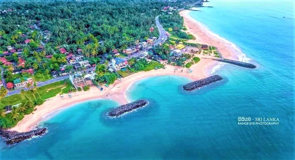 Sea Shell Villa Hikkaduwa 2 Separate Cabanas Ocean Front Villa Kültér fotó