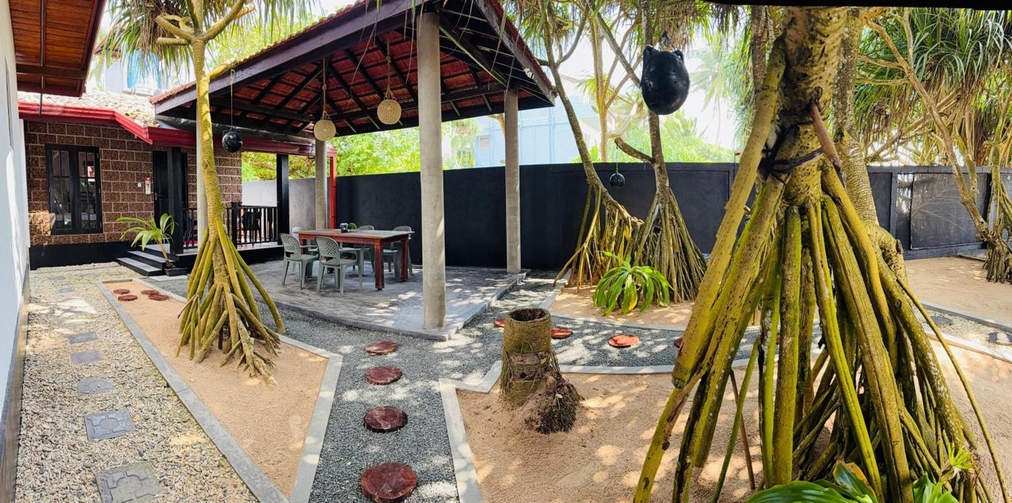 Sea Shell Villa Hikkaduwa 2 Separate Cabanas Ocean Front Villa Kültér fotó