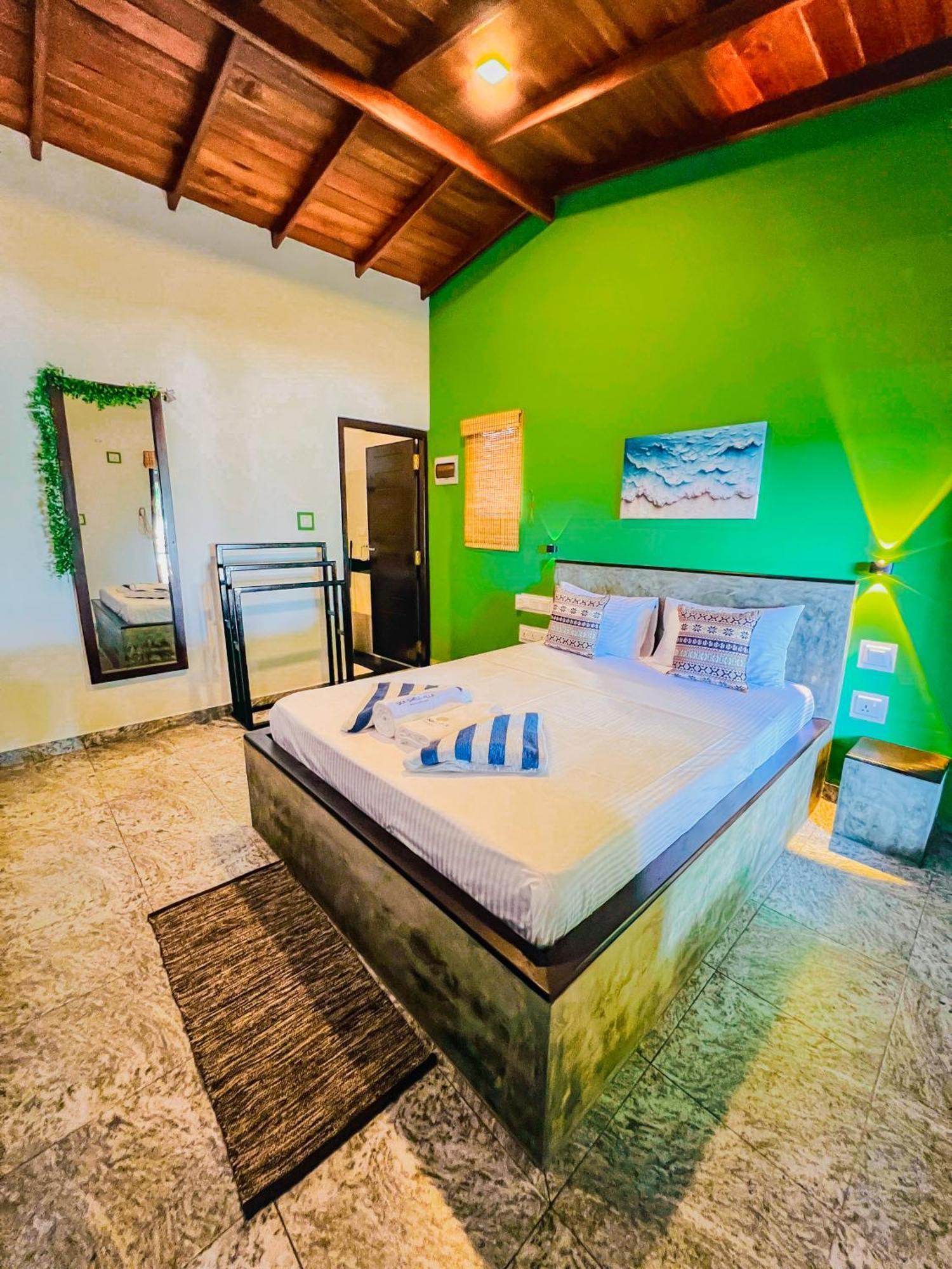 Sea Shell Villa Hikkaduwa 2 Separate Cabanas Ocean Front Villa Kültér fotó